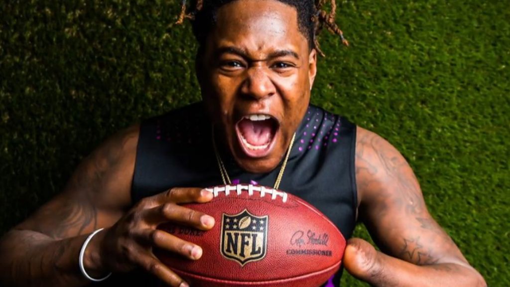 NFL Draft 2018: Shaquem Griffin joins Seattle to become league's first one-handed player - BBC Sport