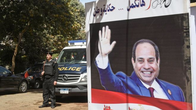 Egypt internet: Sisi ratifies law tightening control over websites