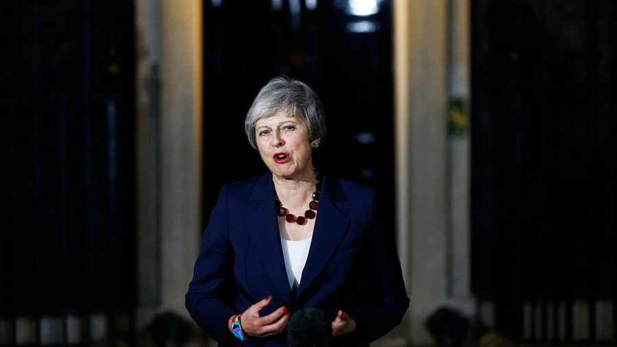Britain's Prime Minister Theresa May, makes a statement outside 10 Downing Street, in London, Britain on November 14, 2018. ©  Reuters / Henry Nicholls