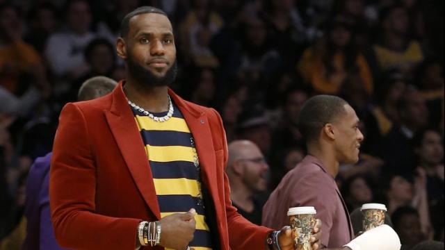 Report: LeBron James turned off teammates by not being around while injured