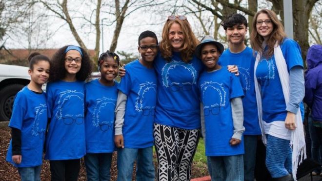 TRISTAN FORTSCH / KATU NEWS / Jennifer and Sarah Hart and their six children at a Bernie Sanders rally in Vancouver, Washington in 2016