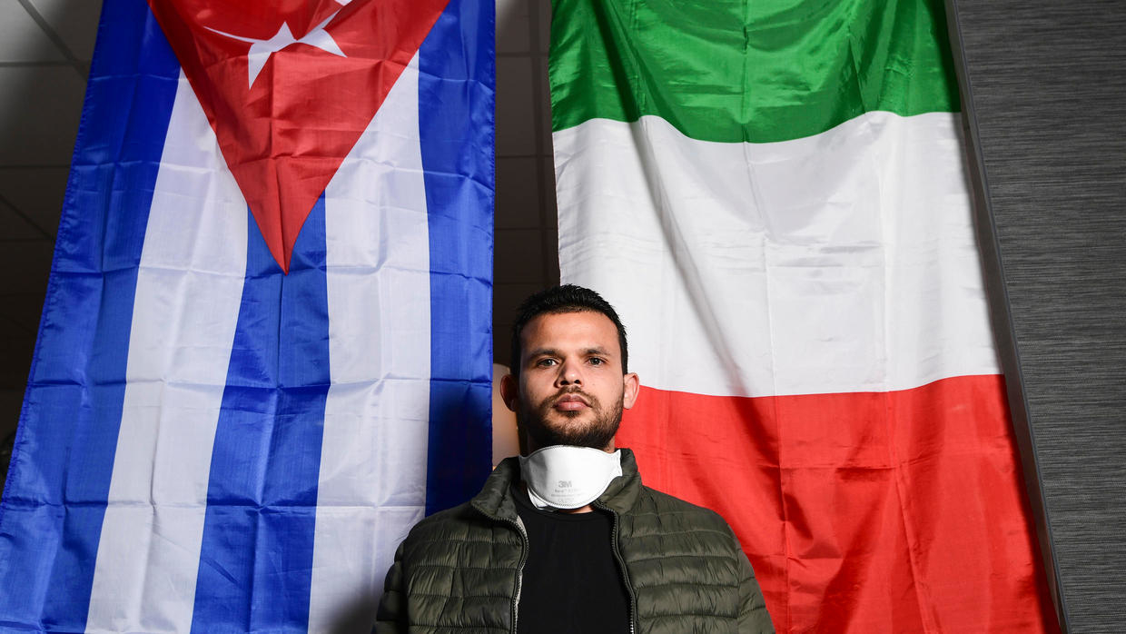 Cuban doctor Roberto Arias Hernandez, who specializes in internal medicine, poses in front of Cuban and Italian flags at the Maggiore Hospital in Crema, northwest Italy, on May 15, 2020. © Miguel Medina, AFP