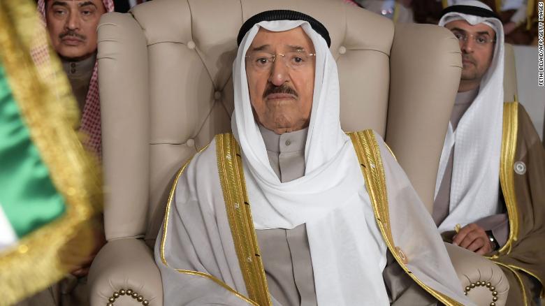 Sheikh Sabah al-Ahmad al-Jaber al-Sabah (C) attends the opening session of the Arab League summit in Tunis on March 31, 2019.