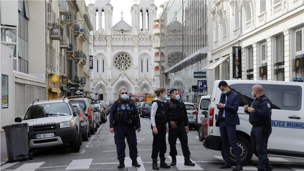 Security forces guard the area after a knife attack at Notre Dame church in Nice. © Reuters / Eric Gaillard