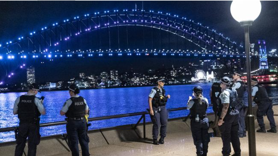 Police in front of the Harbour Bridge. Picture: Brook Mitchell/Getty ImagesSource:Getty Images