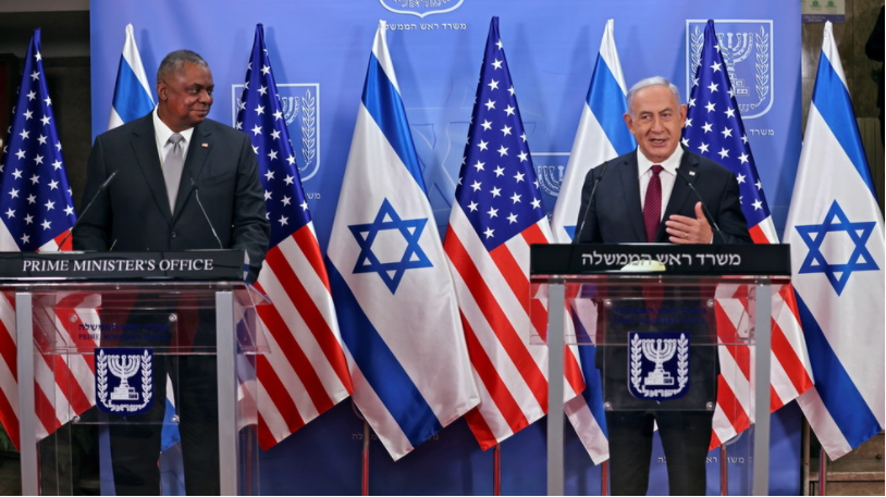 US Defence Secretary Lloyd Austin and Israeli Prime Minister Benjamin Netanyahu give a statement after their meeting in Jerusalem. ©Menahem Kahana / Pool via REUTERS