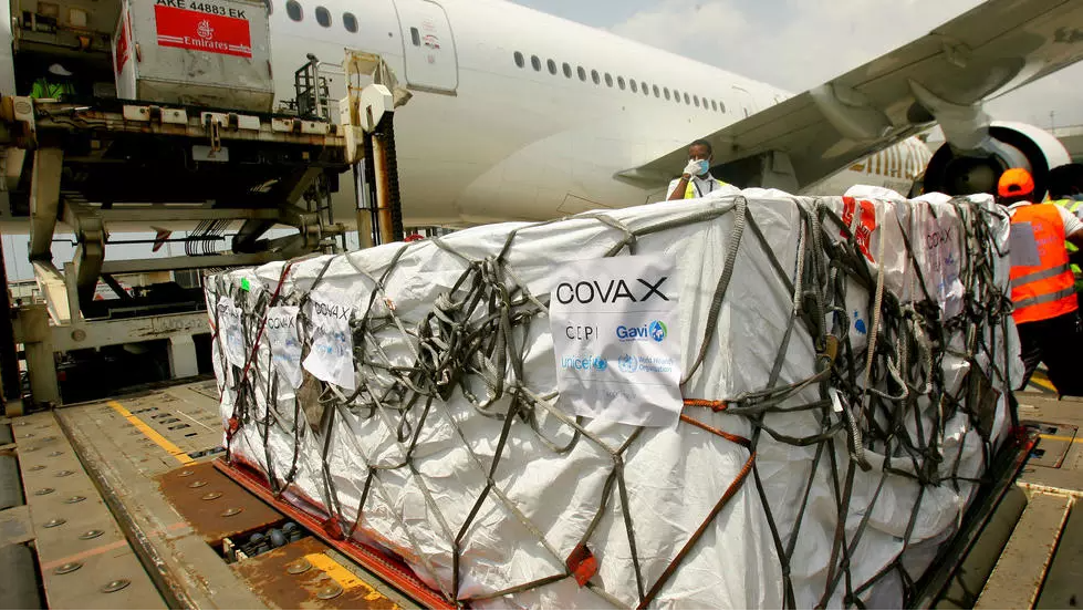 A shipment of Covid-19 vaccines distributed by the COVAX Facility arrives in Abidjan, Ivory Coast, February 25, 2021. © Diomande Ble Blonde, AP