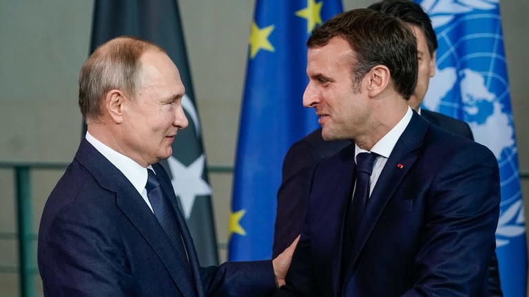 Putin and Macron in 2020 © Global Look Press / Mark Vorwerk