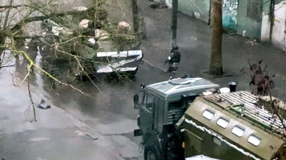 REUTERS / Russian tanks and military vehicles were seen on the streets of Kherson