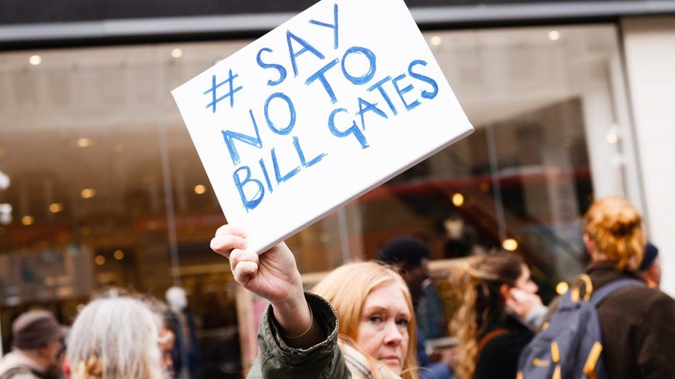 NURPHOTO / An anti-lockdown activist in London