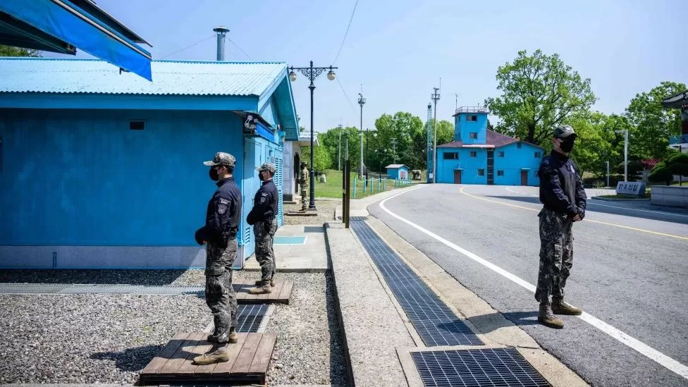 AFP / South Korean soldiers stand guard in the village of Panmunjom in the Joint Security Area