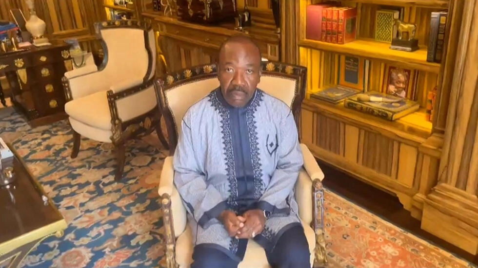 This video grab made from a video obtained by AFPTV on August 30, 2023 shows Gabon's President Ali Bongo calling on “friends” of Gabon around the world to “make noise” after an attempted coup in the West African country. © AFP