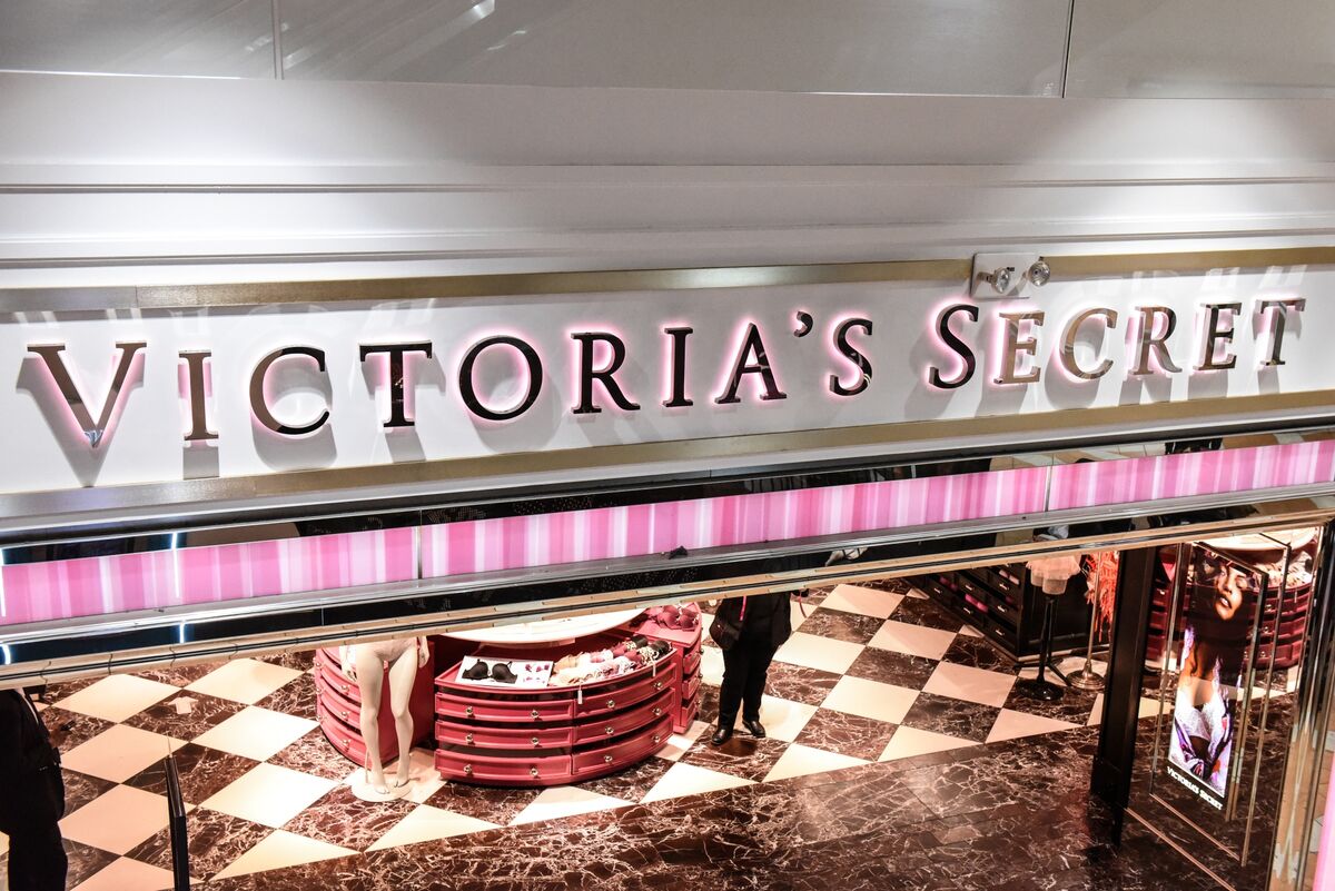 Two and a half years since Les Wexner’s departure, Victoria’s Secret stores still look essentially the same as they did under his leadership.Photographer: Stephanie Keith/Bloomberg
