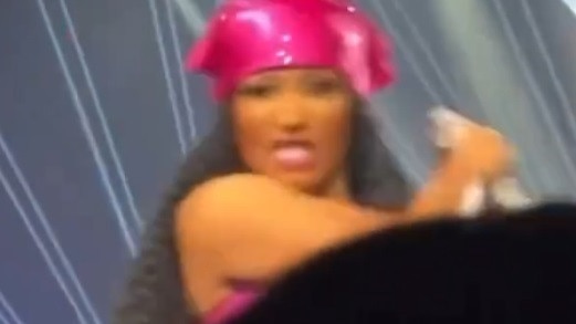 Nicki Minaj appeared to grow angry with a fan after sharing her mic with them. Picture from TikTok.