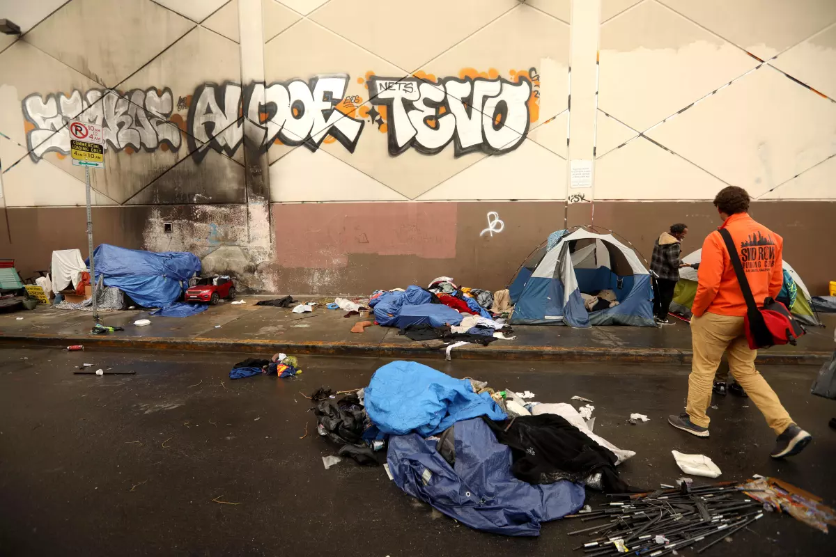 Opinion: Why is California behind Texas and other states in curbing homelessness?