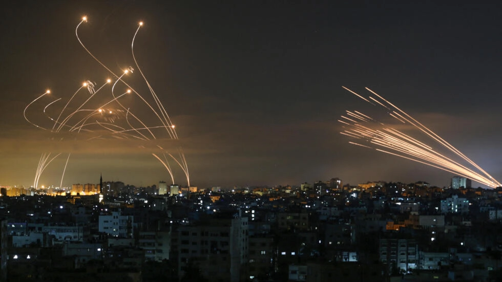 The Israeli Iron Dome missile defence system intercepts rockets fired by the Hamas movement towards southern Israel from Beit Lahia in the northern Gaza Strip as seen in the sky above the Gaza Strip overnight on May 14, 2021. © Anas Baba, AFP