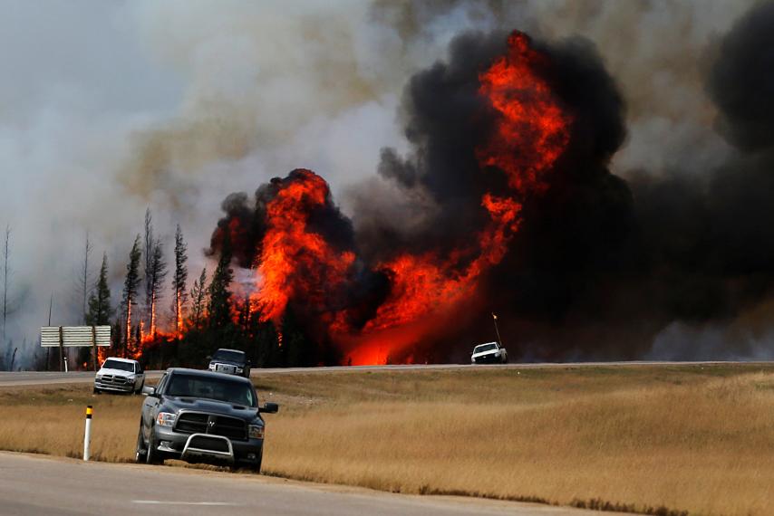 Fort McMurray: firefighters get ‘death grip’ on wildfire