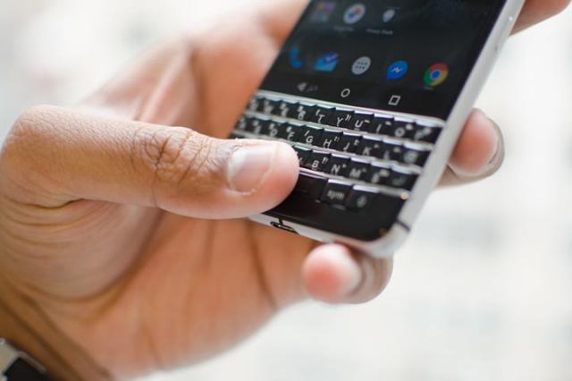 Swapping an iPhone for a BlackBerry made me appreciate the physical keyboard