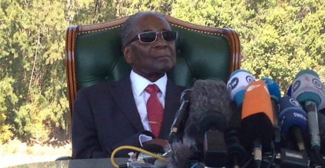 © Jekesai Njikizana, AFP | Former Zimbabwe president Mugabe addresses the media in Harare on July 29, 2018 during a surprise press conference on the eve of the country's first election since he was ousted from office last year.