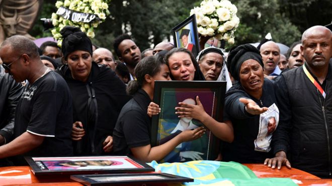 Relatives mourn next to the coffins of Ethiopian passengers and crew members, during a memorial service for the victims of the Ethiopian Airlines Flight ET 302 plane crash, at the Selassie Church in Addis Ababa, Ethiopia March 17, 2019. REUTER
