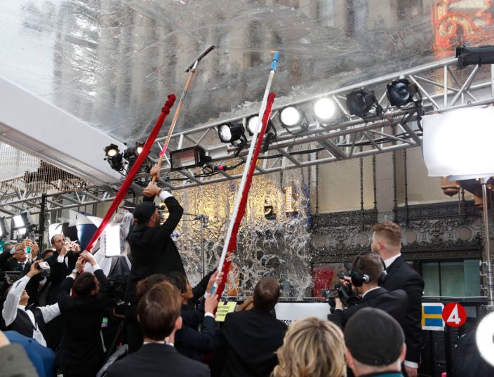 Oscars: Downpour Puts a Damper on the Red Carpet