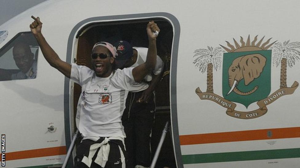  Drogba emerges from the plane that flew the victorious Ivory Coast team home from Sudan