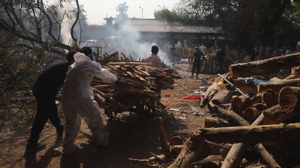 GETTY IMAGES / Relatives of coronavirus victims have been collecting wood for use in makeshift funeral pyres
