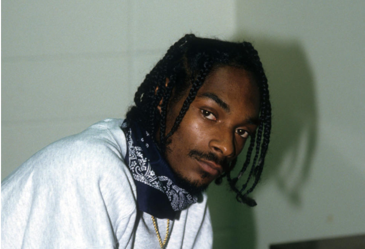 Snoop Dogg appears backstage when the Death Row Records label assembles at the 1995 Source Awards. (Photo: Al Pereira/Getty Images/Michael Ochs Archives).