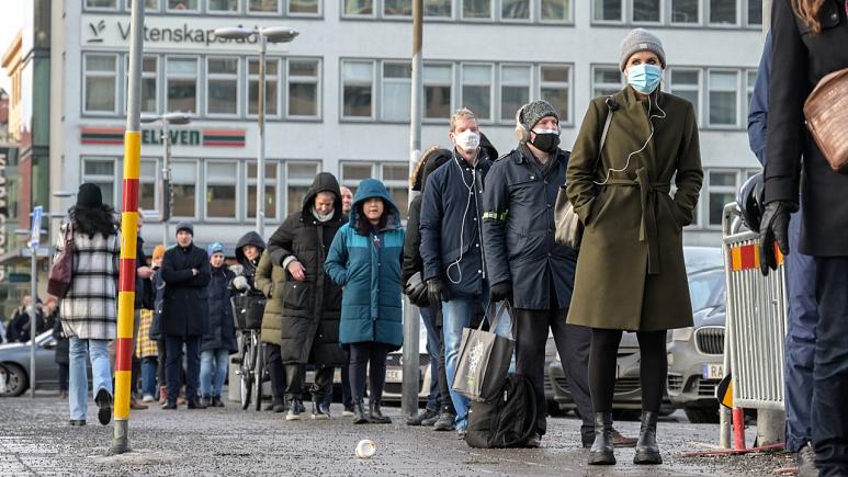 People queue for a drop-in COVID-19 vaccination at the Stockholm City Terminal station, Thursday, Jan. 13, 2022.   -   Copyright  Anders Wiklund/TT via AP