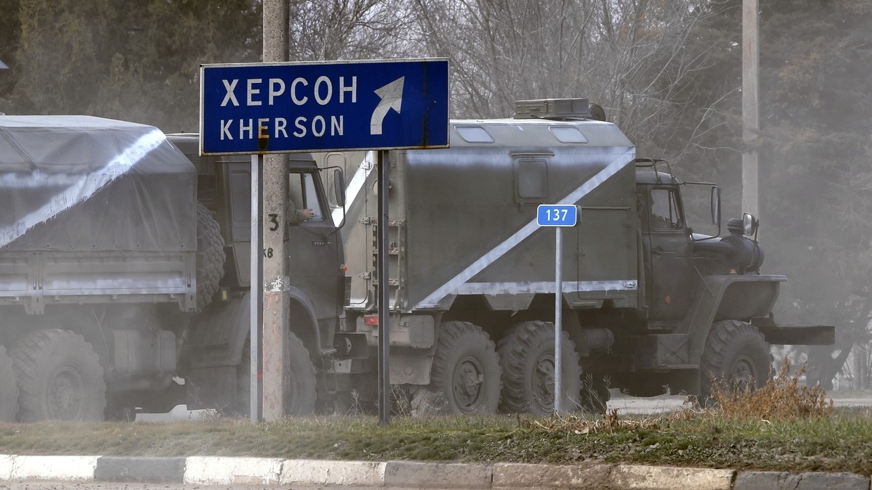 FILE PHOTO. Military vehicles drive along a road in Armyansk in the northern part of Crimea, Russia. February 24, 2022. © Sputnik / Konstantin Mihalchevskiy