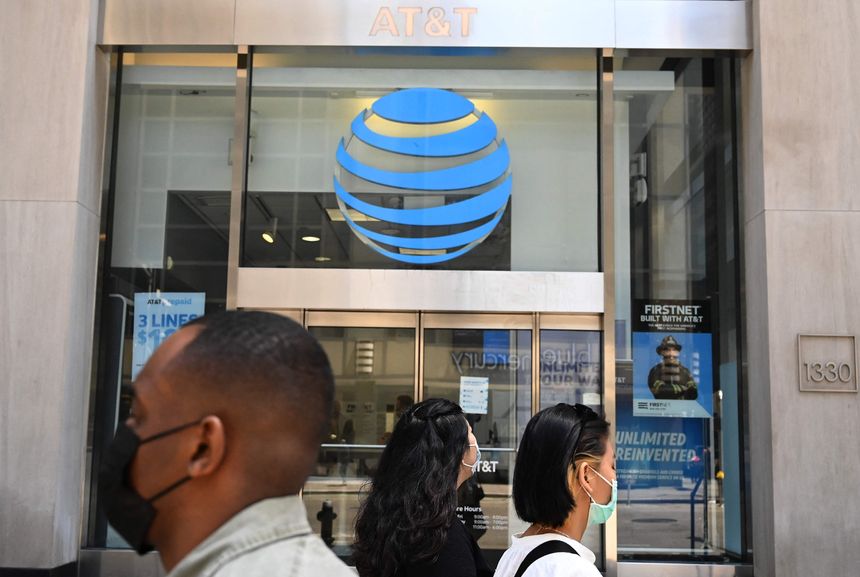 AT&T has been offering aggressive promotions for new smartphones. PHOTO: TIMOTHY A. CLARY/AGENCE FRANCE-PRESSE/GETTY IMAGES