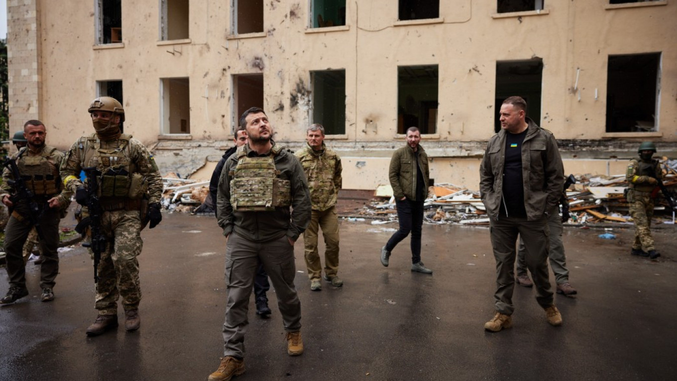 Wearing a bulletproof vest, Zelensky was shown destroyed buildings in Kharkiv and its surroundings, from where Russian forces have retreated in recent weeks. Ukrainian Presidential Press Service