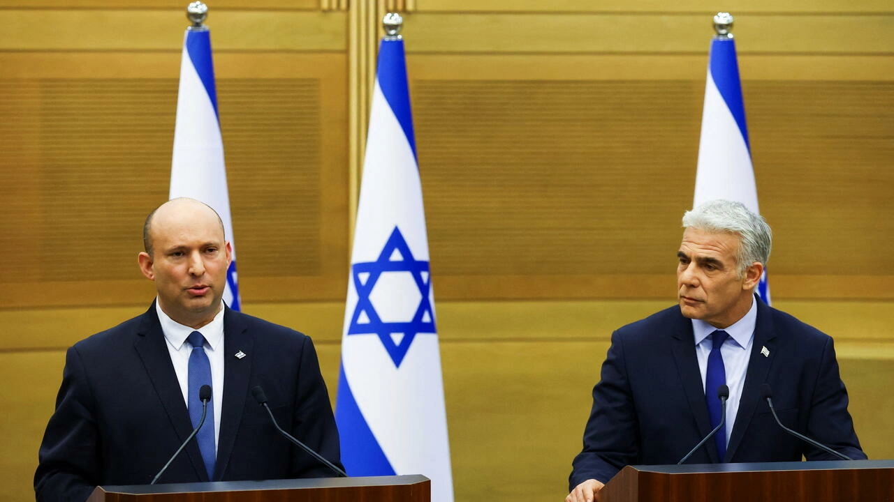 Israeli Prime Minister Naftali Bennett and Foreign Minister Yair Lapid give a statement at the Knesset, Israel's parliament, in Jerusalem, June 20, 2022. © Ronen Zvulun, Reuters
