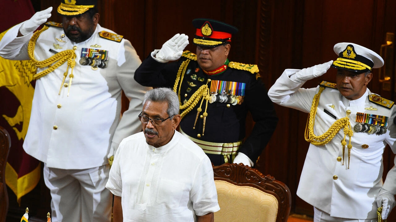 File photo: Sri Lankan President Gotabaya Rajapaksa (center) stands for the national anthem before the start of a ministerial swearing-in ceremony in Colombo, November 22, 2019.© Ishara S. Kodikara, AFP