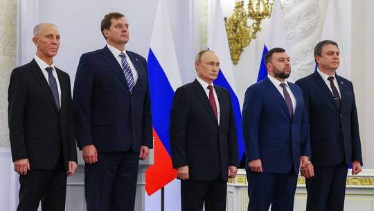 AP / Mikhail Metzel / Kremlin pool