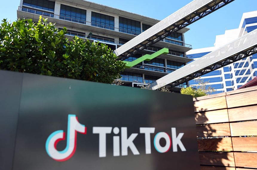 TikTok is used by more than 100 million Americans, and businesses see it as a way to connect with customers. PHOTO: MARIO TAMA/GETTY IMAGES