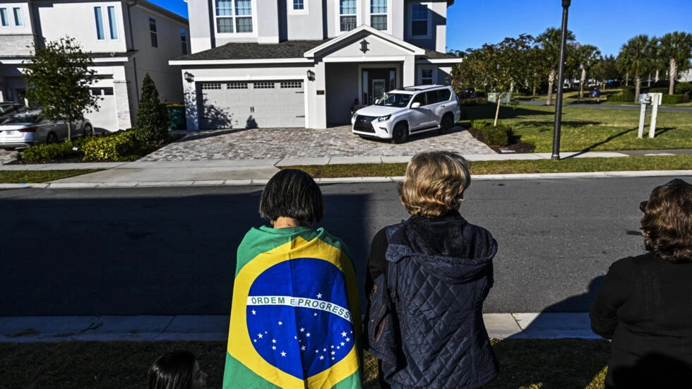 Supporters of ex-Brazilian President Jair Bolsonaro, pray for his health outside his rental house at the Encore Resort at Reunion in Kissimmee, Florida, on January 12, 2023. © Chandan Khanna, AFP