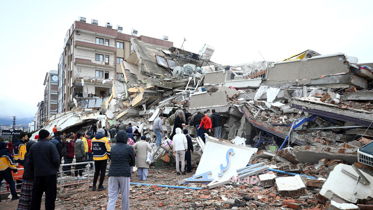 At least 912 killed in quake – Erdogan