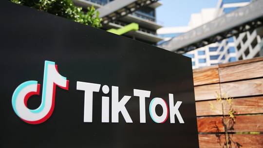 FILE PHOTO. The TikTok logo is displayed outside a TikTok office in Culver City, California. © Getty Images / Mario Tama