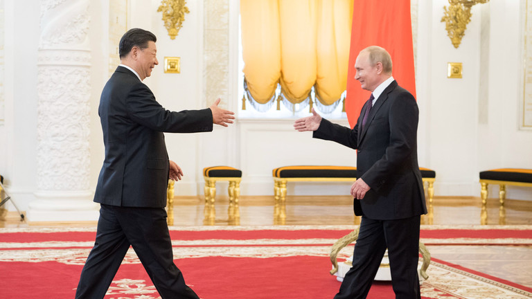 FILE PHOTO. Chinese President Xi Jinping shakes hands with Russian President Vladimir Putin ahead of their talks in Moscow, Russia. © Global Look Press / Xinhua/Li Xueren