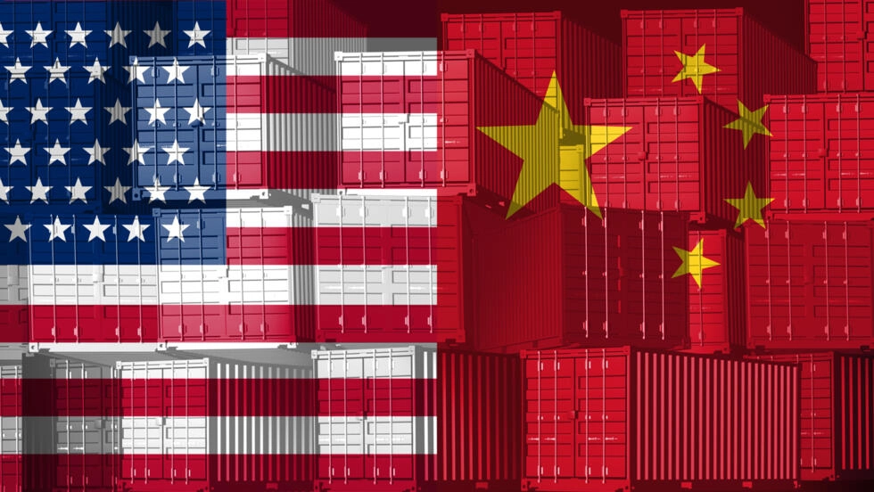 A 3D illustration illustrating the US-China trade war by superimposing the countries' flags over stacks of cargo freight containers. © wildpixel, Getty Images/iStockphoto