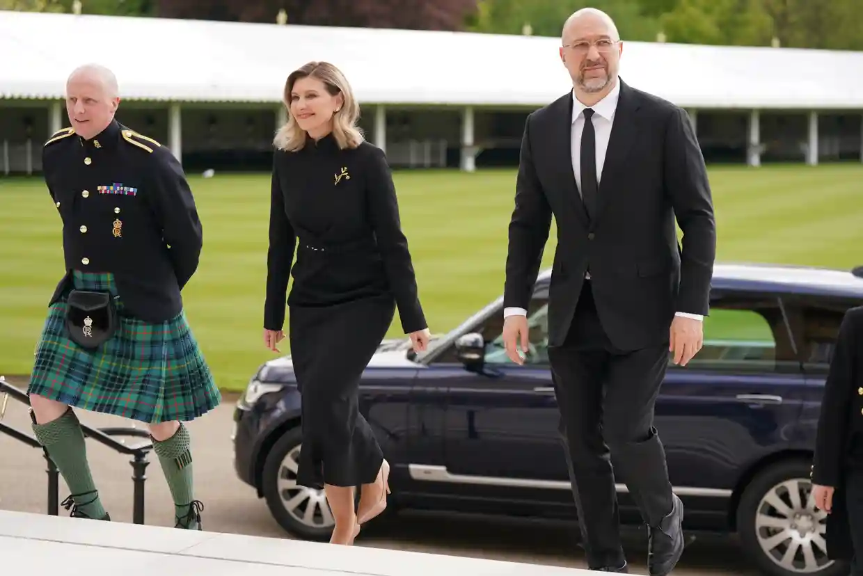 Ukraine’s first lady, Olena Zelenska, and prime minister, Denys Shmyhal, arrive at Buckingham Palace. Photograph: WPA/Getty Images