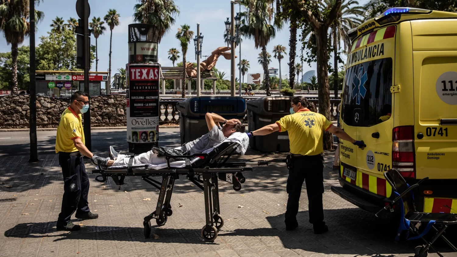 Paramedics tending to a patient in Barcelona, Spain, during a heat wave in July 2022. Photo: Angel Garcia/Bloomberg via Getty Images