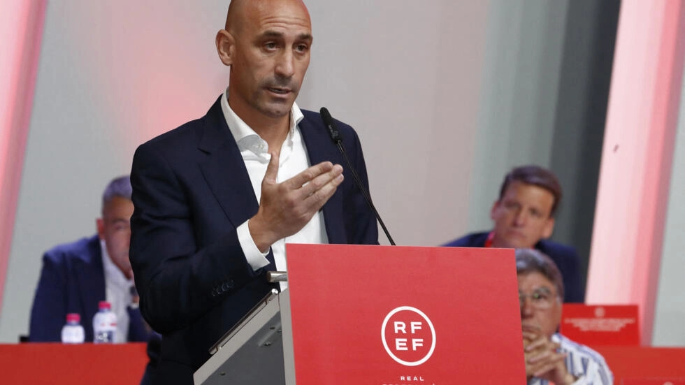 RFEF President Luis Rubiales delivers a speech during a general assembly of the federation in Las Rozas de Madrid on August 25, 2023. © Eidan Rubio, AFP