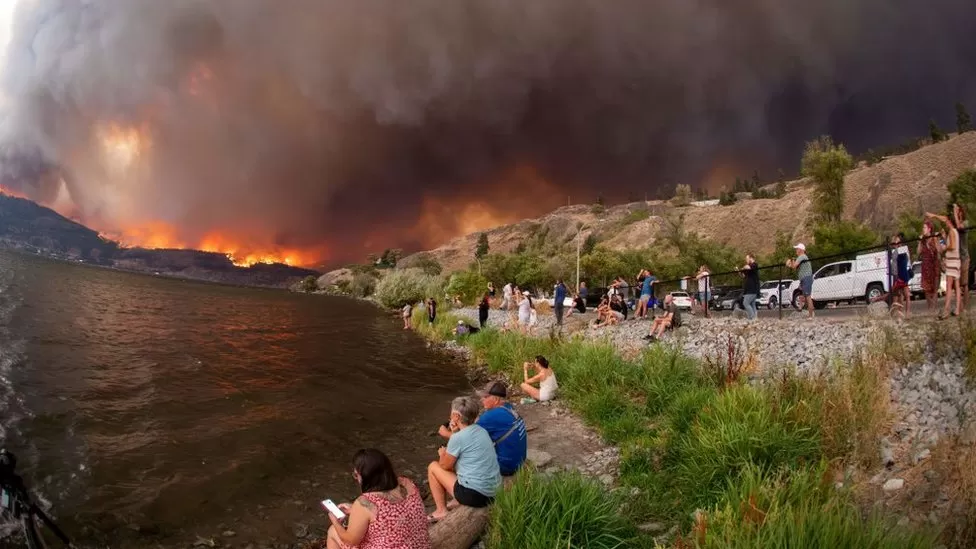 GETTY IMAGES / One Kelowna resident told the BBC the fires came over the mountainside like an 'ominous cloud of destruction'