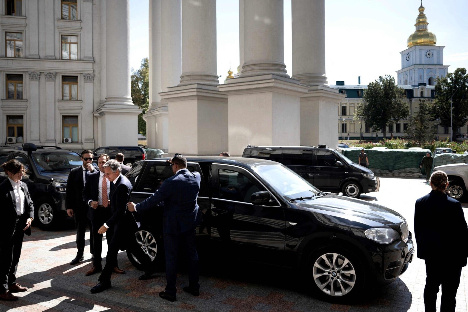 Secretary of State Antony J. Blinken arriving at the Ministry of Foreign Affairs for a meeting with Ukraine’s foreign minister in Kyiv, Ukraine, on Wednesday.Credit...Pool photo by Brendan Smialowski