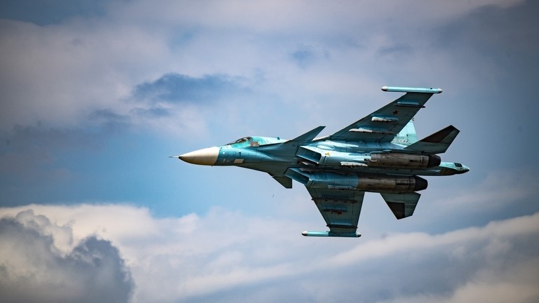 A Russian Sukhoi Su-34 fighter jet flies in the course of Russia's military operation against Ukraine, at the unknown location. ©  Sputnik