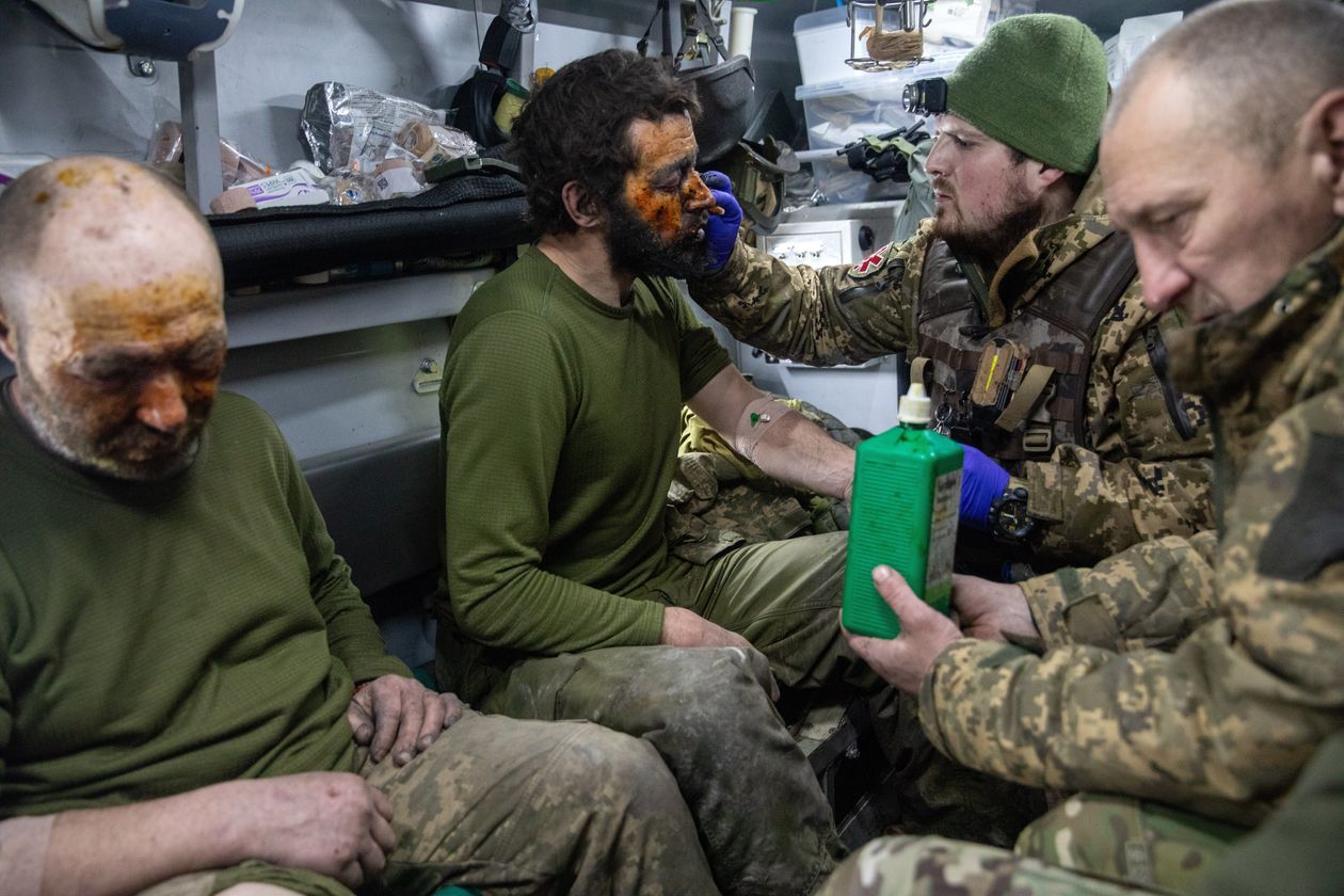  A Ukrainian military medic treating a soldier who was wounded along the front line near Avdiivka. PHOTO: JOSEPH SYWENKYJ FOR THE WALL STREET JOURNAL