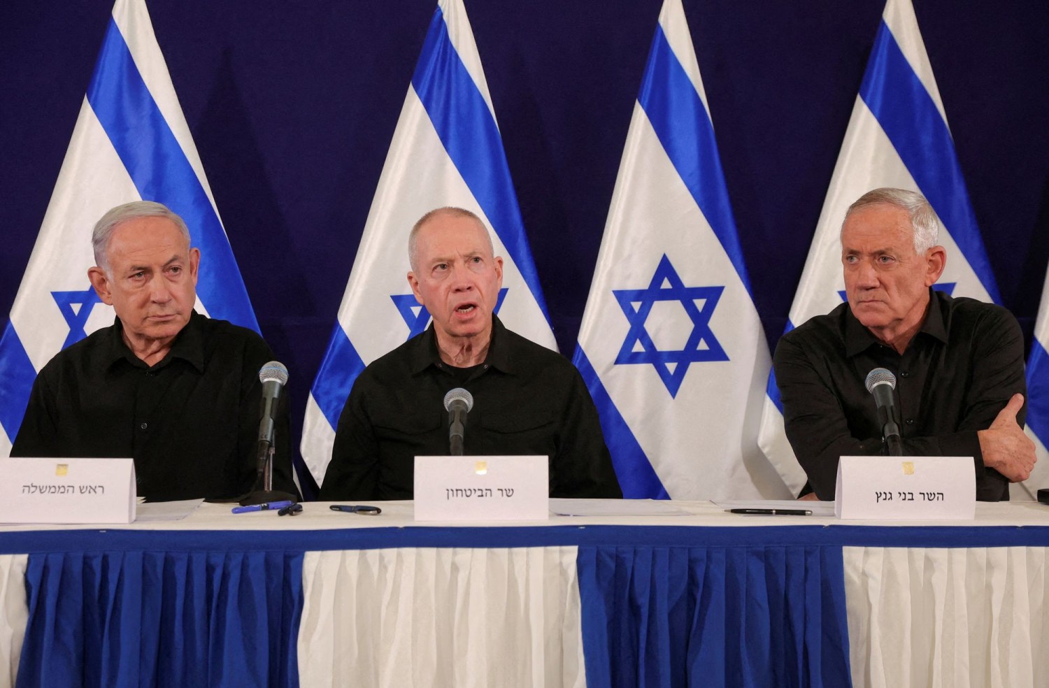 Israeli Prime Minister Benjamin Netanyahu, left, with Defense Minister Yoav Gallant, center, and former military chief Benny Gantz in October. ABIR SULTAN/PRESS POOL
