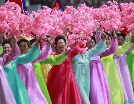 la-north-korea-women-parade-20170415.jpg